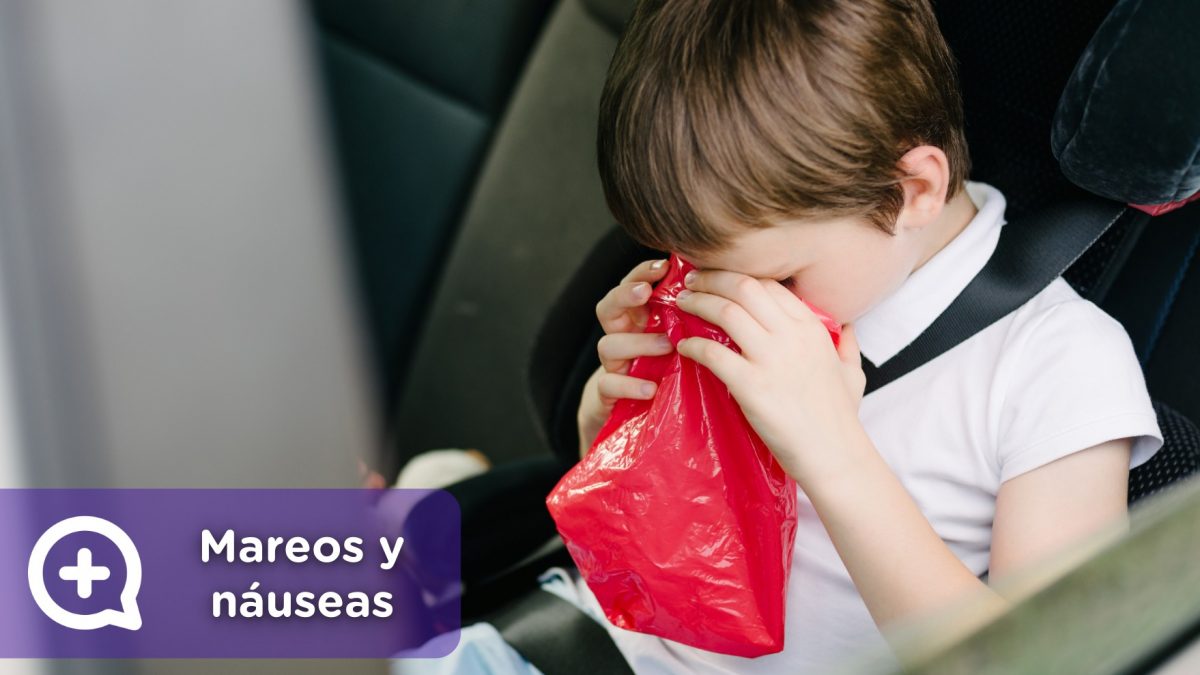 Niño o adulto mareado en el coche, con náuseas, vomitando y desorientado, con malestar general