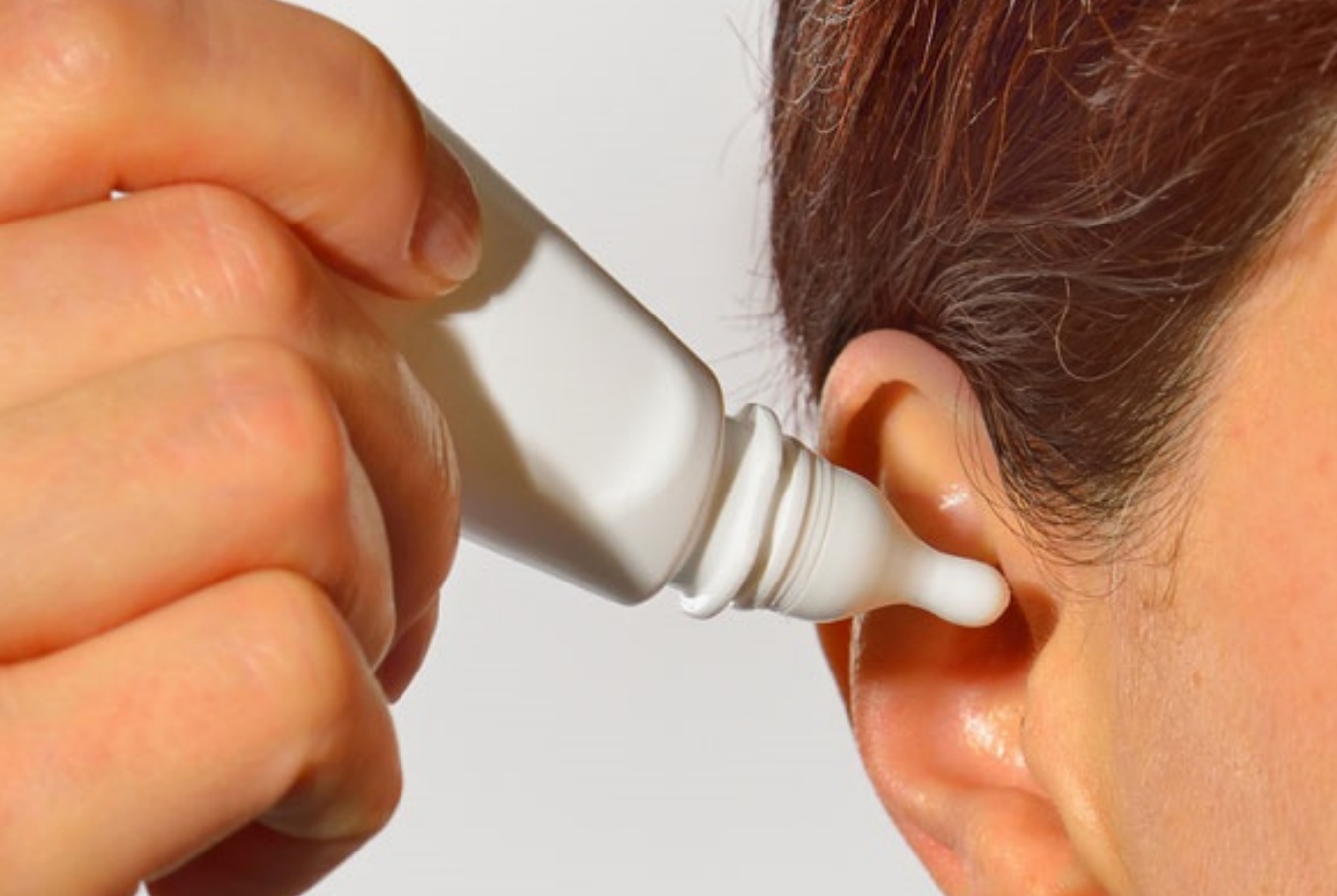 Почистить уши перекисью водорода в домашних условиях. Серная пробка перекись водорода.