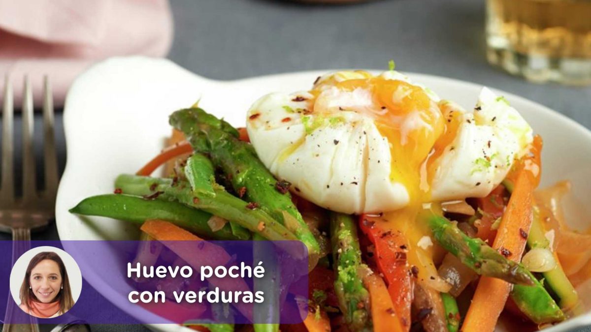 Receta huevo poché con verduras. Mediquo, Tu amigo médico. Chat médico. Nutrición. Alimentación.