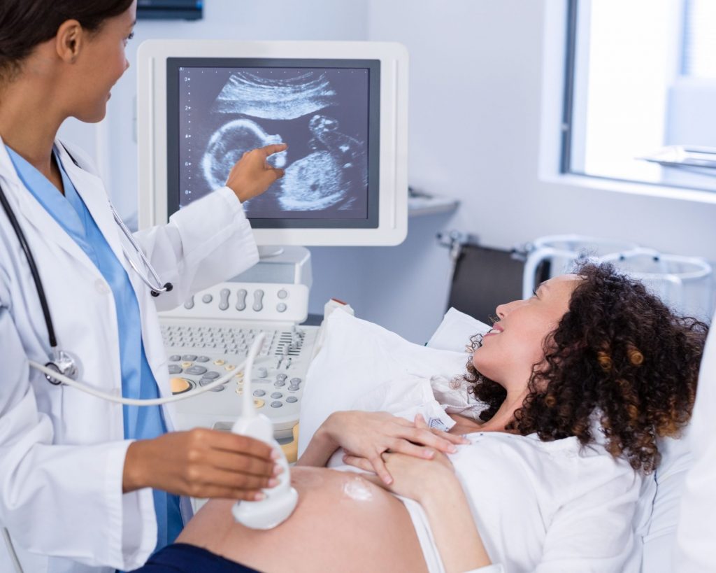 Plan premium de mediQuo para el seguimiento del embarazo, chat médico, ginecólogos, salud