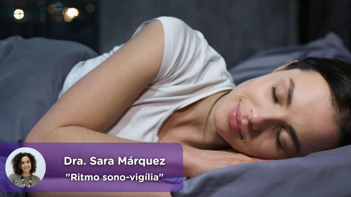 Mulher dormindo, distúrbio do sono, insônia, Ritmo-sono-vigília-Sara-Márquez-MediQuo