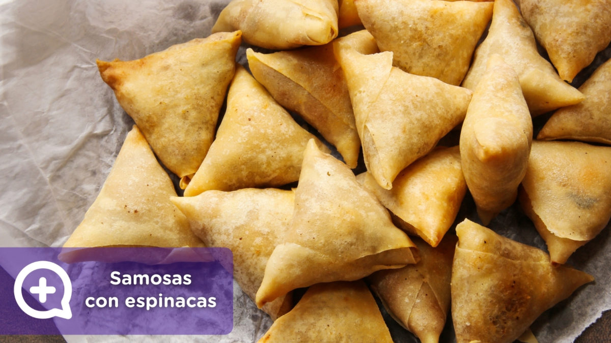 Samosas de espinacas y queso feta. MediQuo. Receta. Recetas saludables. Salud. Nutrición. Cocina asiática.