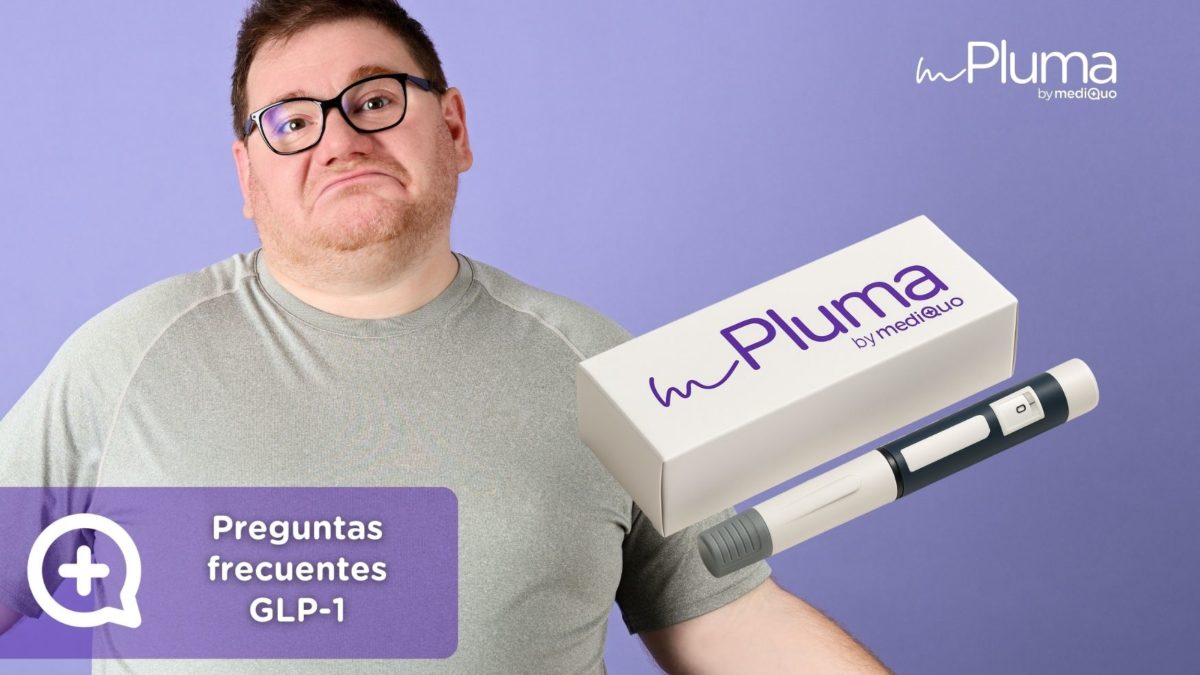 Persona con sobrepeso en fondo lila junto a una pluma de inyección GLP-1 y una caja del Método Pluma by mediQuo, ilustrando preguntas frecuentes sobre el tratamiento médico para perder peso.