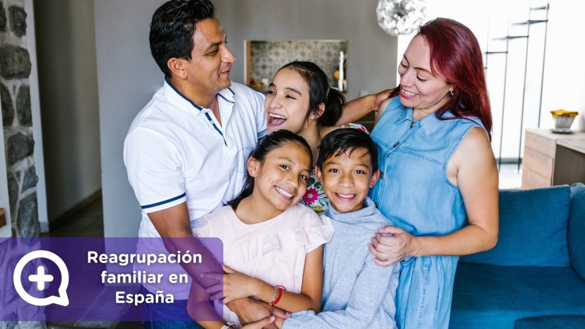 Familia obteniendo certificado médico online para reagrupación familiar en España