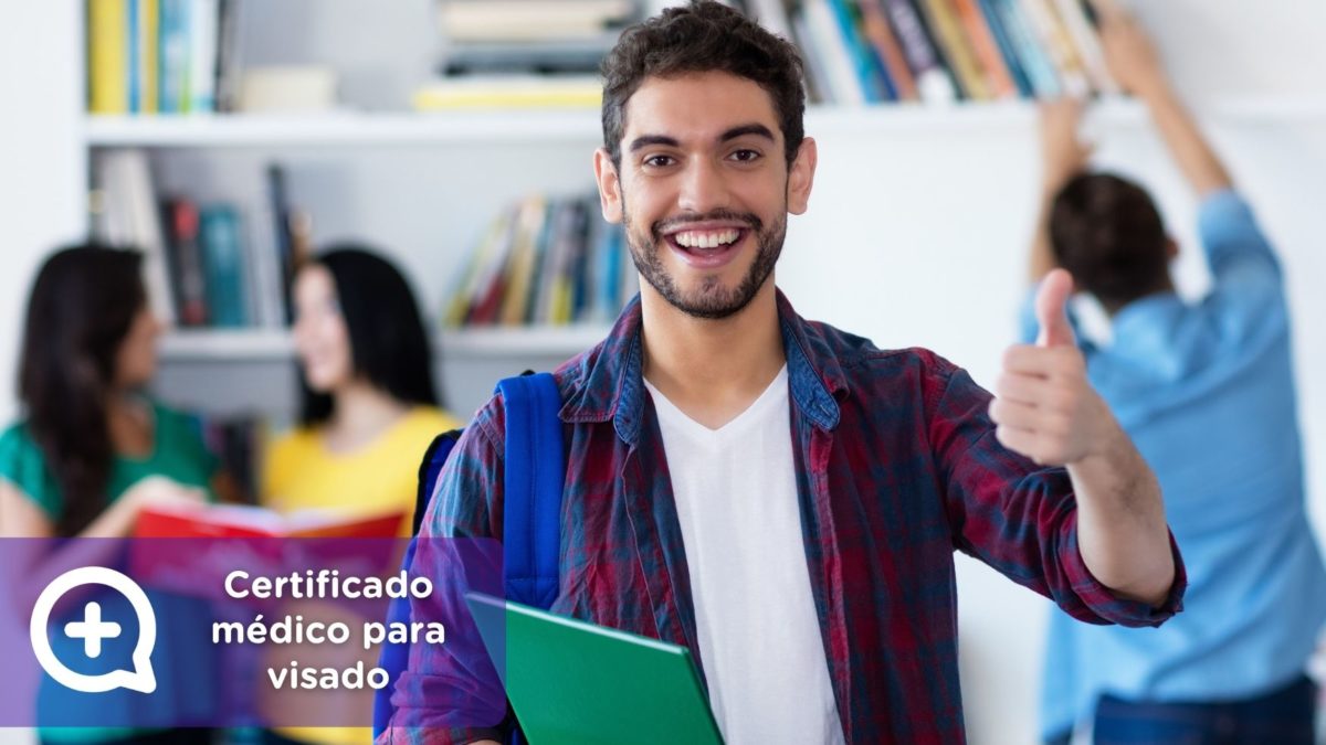 Persona obteniendo certificado médico online para visado en España
