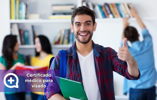 Persona obteniendo certificado médico online para visado en España