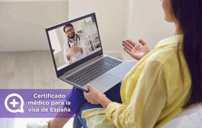 Persona obteniendo certificado médico online para visa España desde casa
